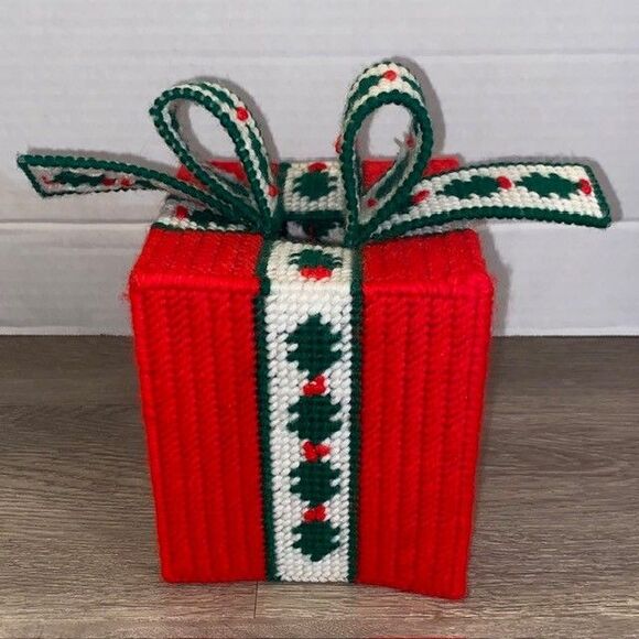Vintage Needlepoint Tissue Box Cover Christmas Present Holly Grandmacore - Picture 3 of 6